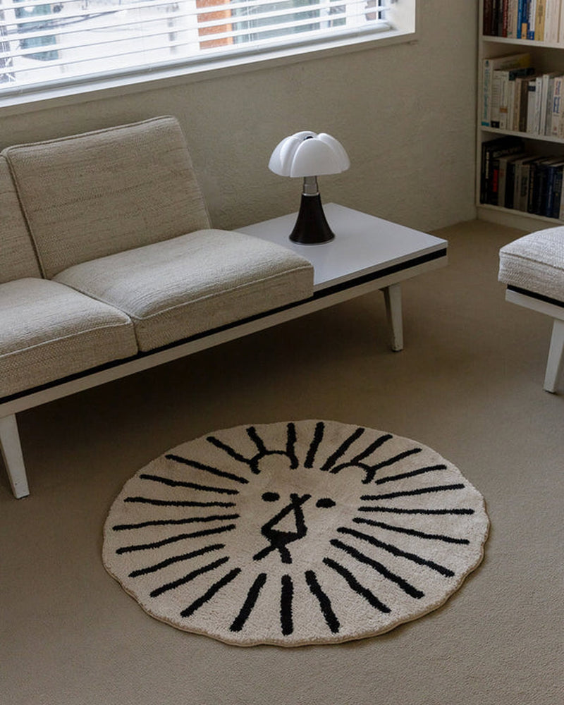 WARMGREY TAIL Lion Rug - Black Line On Ivory