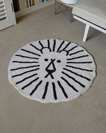 WARMGREY TAIL Lion Rug Black Line On Ivory