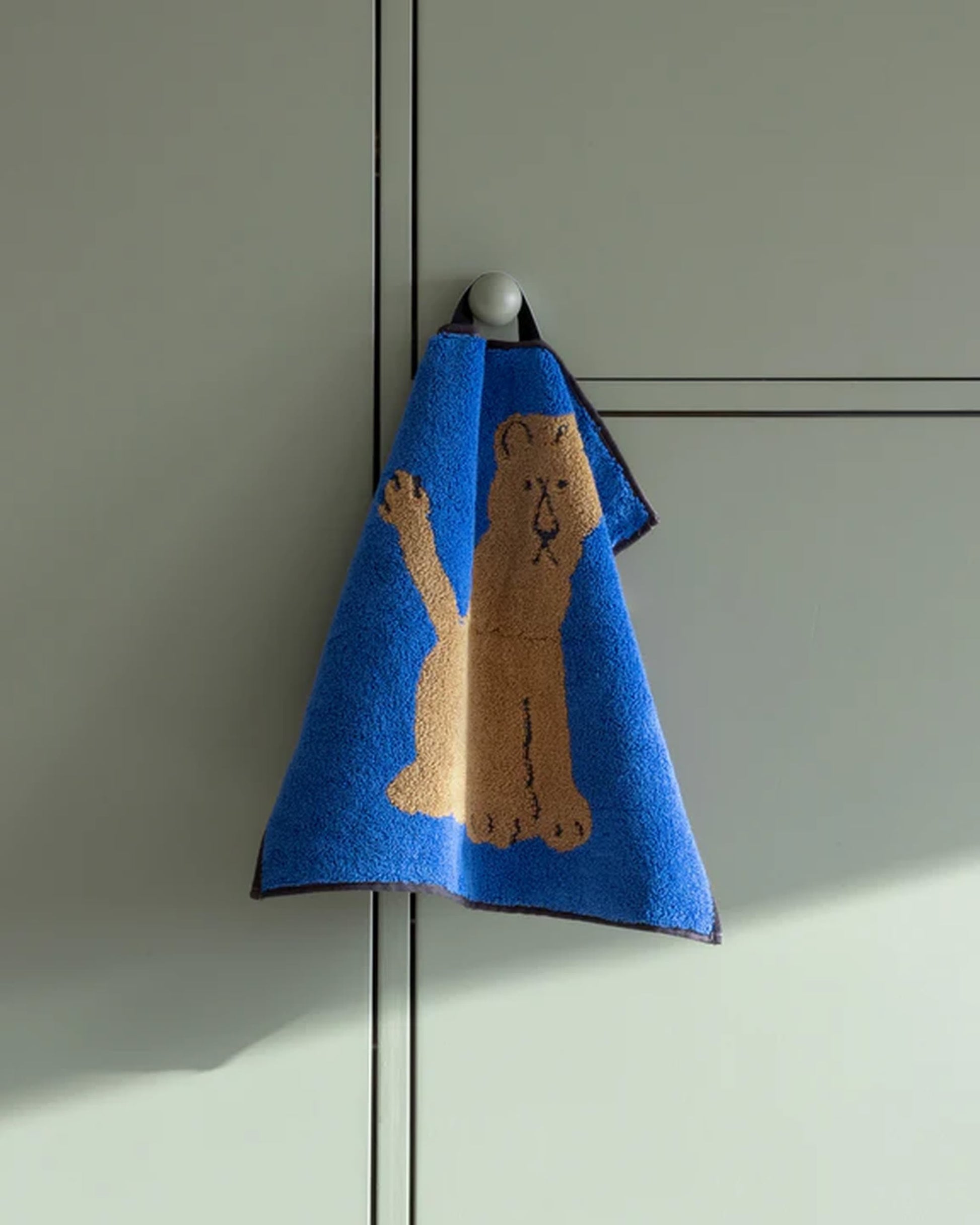 WARMGREY TAIL Lioness Hand Towel Blue