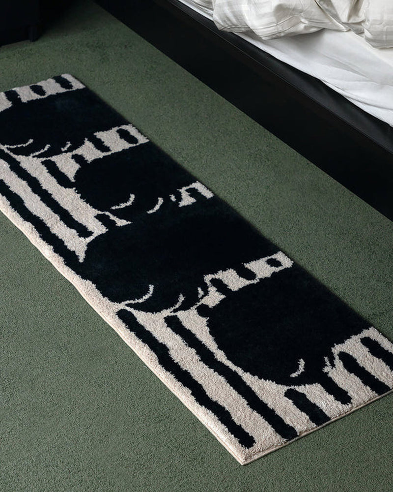 WARMGREY TAIL Paw Rug (140x45)