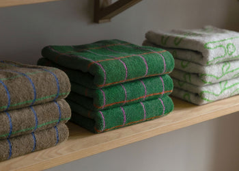 WARMGREY TAIL Tile Face Towel Deep Green