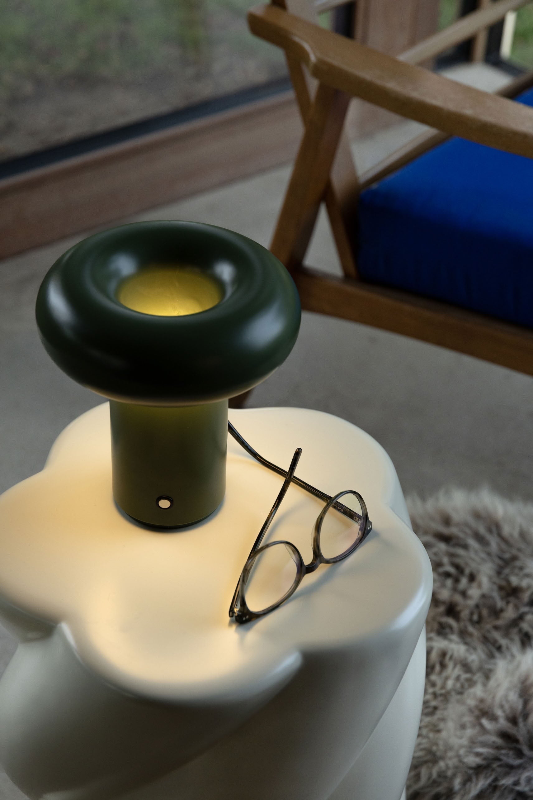 &klevering Glimpse Portable Lamp Moss Green