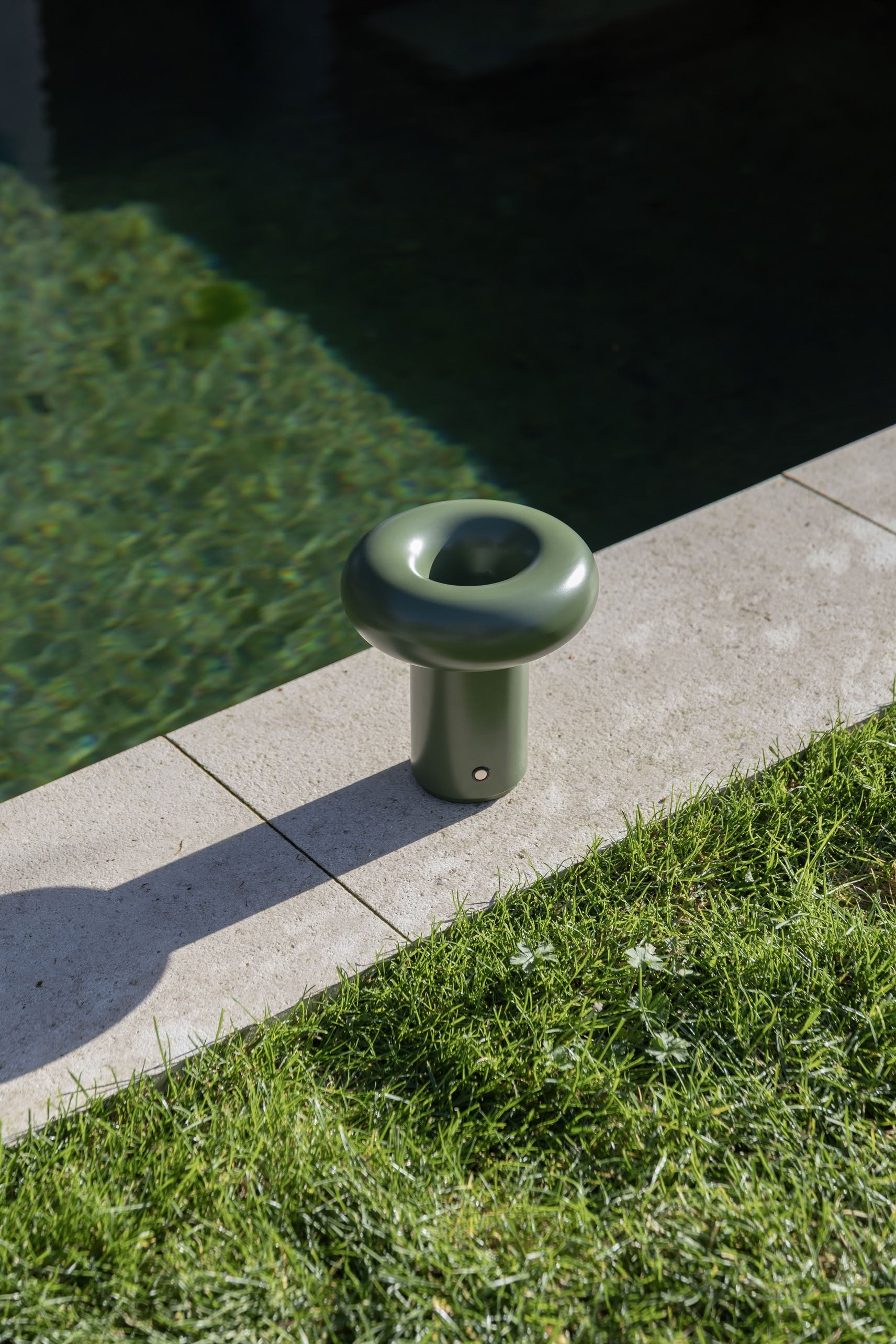 &klevering Glimpse Portable Lamp Moss Green