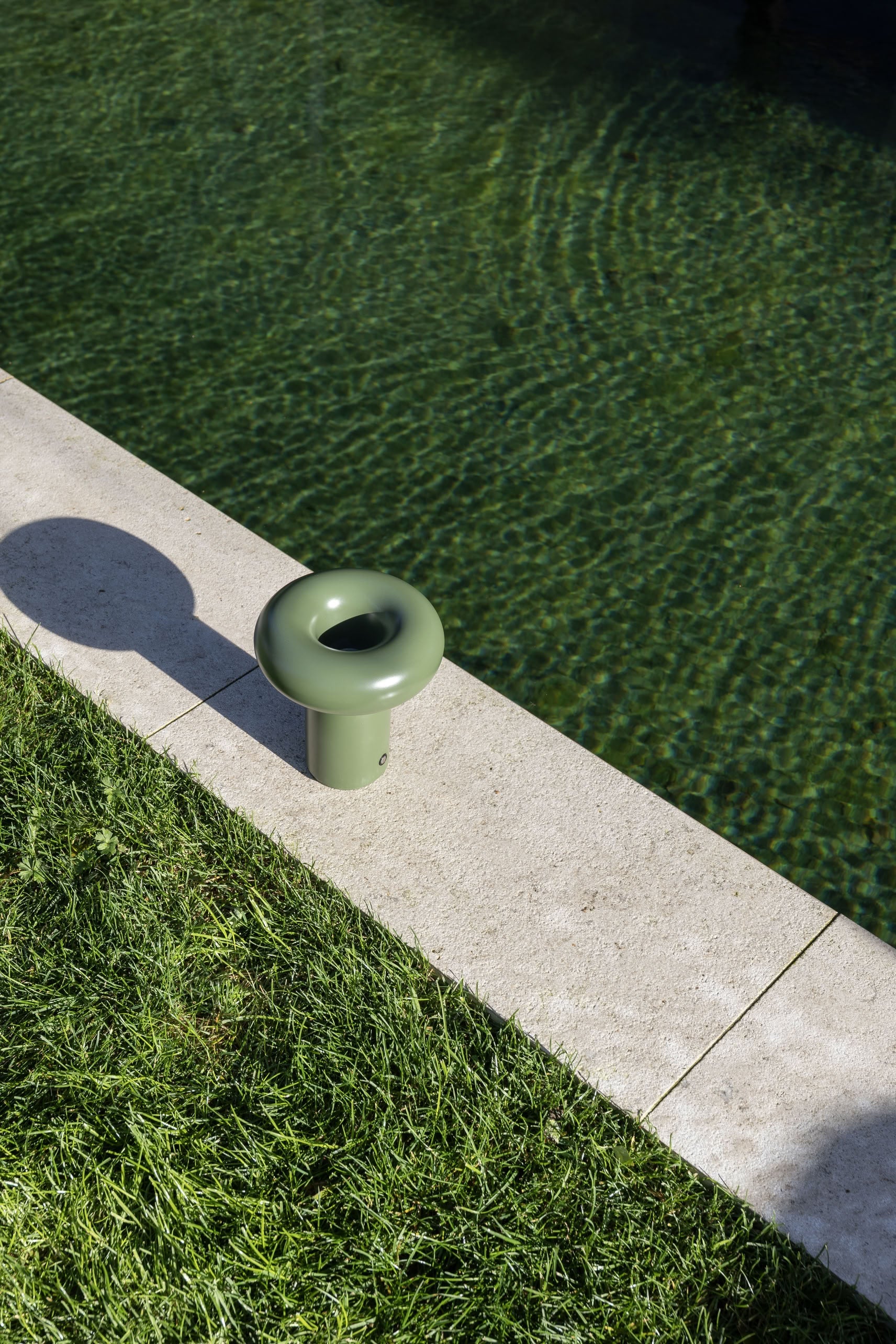 &klevering Glimpse Portable Lamp Moss Green
