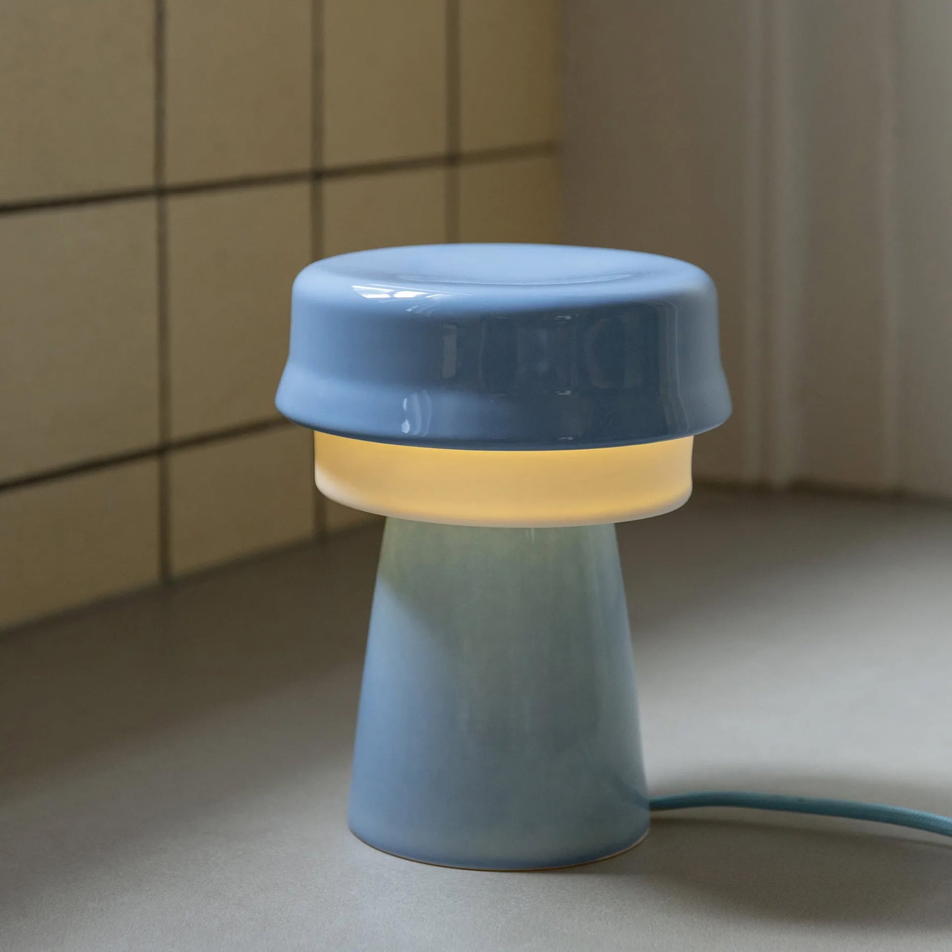 &klevering Hat Table Lamp Blue