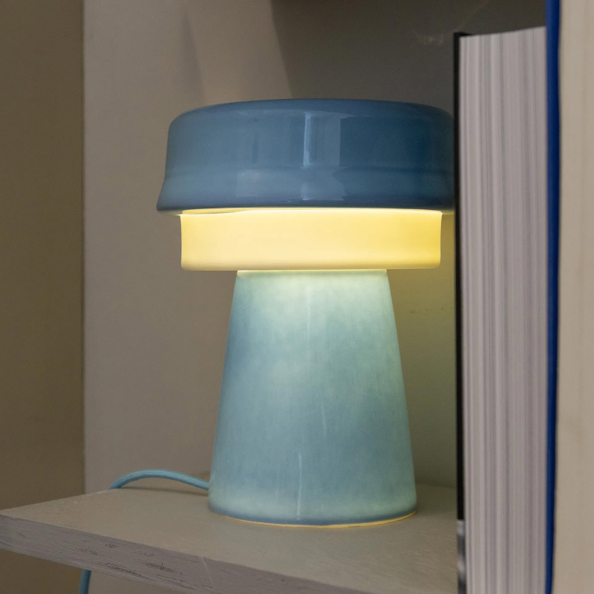 &klevering Hat Table Lamp Blue